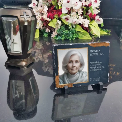 Elegancka z granitu statuetka na pomnik ze zdjęciem