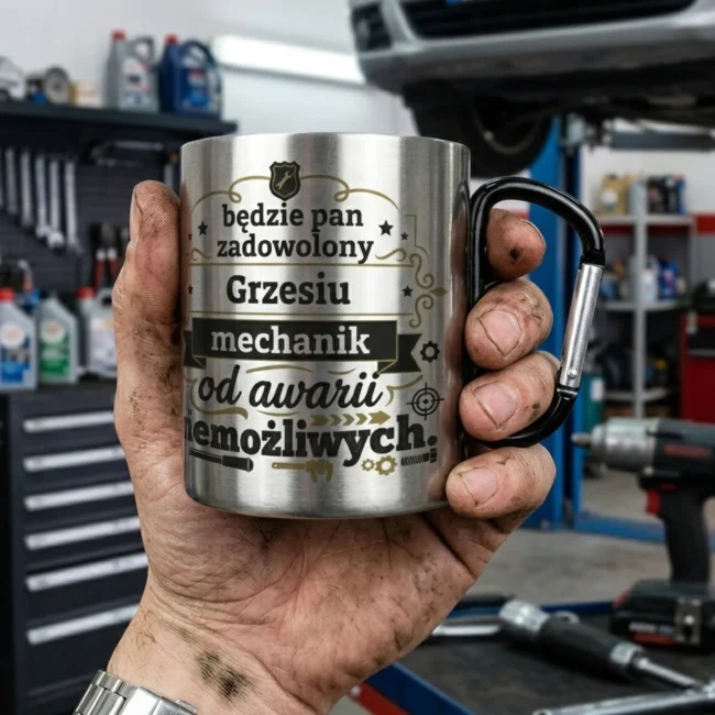 Metalowy kubek z karabinczykiem mechanika z imieniem