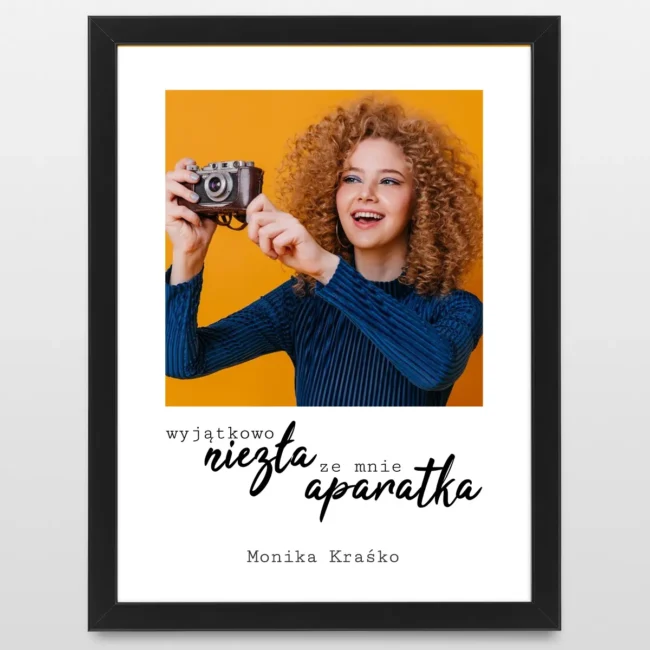 Plakat ze zdjeciem dla fotografki NIEZLA APARATKA