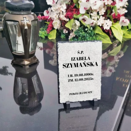 Tabliczka granitowa pomnikowa stojąca