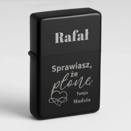 Zapalniczka z grawerem dla chłopaka SPRAWIASZ, ŻE PŁONĘ