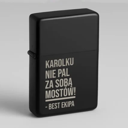 Zapalniczka z grawerem dla kolegi na odejście z pracy