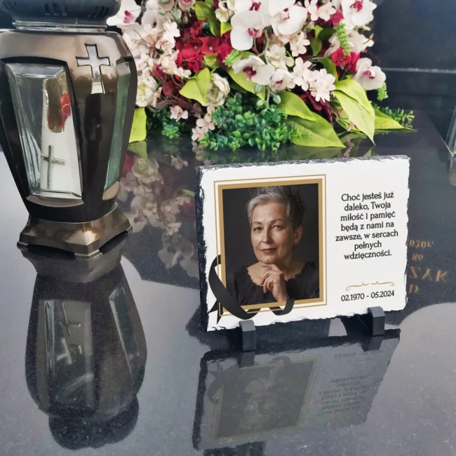 Zdjęcie nagrobne na granicie kamieniu z napisami